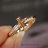 Tifannissmリングオンラインショップ卸売シルバーTホームリングクロスダイヤモンドメッキの厚い金色のカップル女性の手工芸