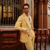 Abiti da uomo Moda Giacca elegante gialla Pantaloni con risvolto dentellato Giacca monopetto formale da festa in 2 pezzi Vestibilità slim