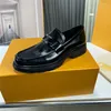 2023 럭셔리 디자이너 신발 로퍼 모 놀리 식 모 놀리리스 트라이앵글 블랙 가죽 신발 증가 플랫폼 운동화 클라우드 버스트 클래식 특허 매트 로퍼 트레이너