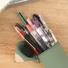 حقيبة قلم القلم القلم الرصاص السيليكون على شكل قلم على شكل قلم.