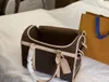 클래식 프린트 디자이너 개 캐리어 애완 동물 용품 가죽 통기성 애완 동물 캐리어 인기있는 브랜드 브랜드 대형 개 가방 가방 패션 핸드백 크기 39*20*32cm