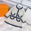 女の赤ちゃんの服のデザイナーキッズドレスセットウール2ピースラグジュアリートラックスーツジャケットCh..elブランドの秋のセーター女の子の子供服