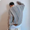 Koreańscy styl Trendowie mężczyźni i kobiety retro jesień i zimowy okrągły szyję Sweter para hip-hopowa swoboda w paski Y2K 240104
