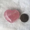 Naturalny kwarc różowy w kształcie serca różowy kryształ rzeźbiony palmą leczenie szlachetki kochanek gife kamień kryształowe klejnoty sgh iepxr