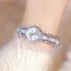 Horloges 2024 Luxe Sieraden Vierkante Diamanten Retro Kleine Gouden Horloge Damesmode Koreaanse Quartz Waterdicht Reggios Feminino