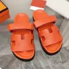 Projektant Chypre Kapłacze plaża Wysokiej jakości klasyczne płaskie sandały Summer Kobiety skórzane flip-flops moda moda męskie kapcie Hugh B22 Lisure kapcie