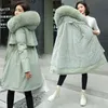 Bomull Femal Parka Fashion Midjelkrage Winter Coat Women Jacka med fleece Medium Long Hooded Trench Coats 240104