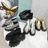 Metallisk monolit loafer sko designer läder kvinnor loafers crystal skor plattform sneakers svart vit sliver guldtränare 27641 s s s