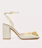 Eleganta kvinnor Golden Stud Sandals Shoes Patent Läder Ankle Strap Chunky Block Heels Lady Pumps Party Wedding Factory Factorwear EU35-43 Original Box