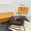 luxury designer Makeup Bag Case Bag Founder Compact women's vintage shoulder bag 18*14*10cm