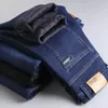 Vintermän svartblå rak stretch denim tjock sammet byxor varma jeans avslappnade fleece linje byxor man plus storlek 240104