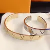 Braccialetti con ciondoli Designer Bangle Gioielli da sposa Regalo Lettera di marca Donna Cristallo di alta qualità Argento Bracciale placcato oro Bracciale in acciaio al titanio Gioielli di moda