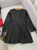 Spring Black Solid Color Beading Tweed Dress Long Sleeve Scoop Halsbindning Knappar Korta avslappnade klänningar W3D283968