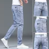 2023 Spring och Autumn Fashion Solid Color Holes Small Feet Pants Men Casual Slim bekväm elastisk högkvalitet Jeans 36 240104