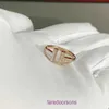 Mode Tifannissm Bague boutique en ligne V Or Double T Blanc Fritillaria Femme Galvanoplastie 18 carats Rose Sculpture Mini Plein Diamant Ouvert Lett Avoir Boîte D'origine