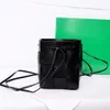 Mini sac seau tissé de luxe de styliste, bandoulière de marque à la mode, grille tissée en cuir mat, corde d'attache pour téléphone