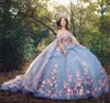 Sukienki 2023 Sky Blue Lace Quinceanera Sukienki z czapką Kwiatowe koraliki Charro Mexican Vestidos de 15 Anos Sweet 16 konkurs