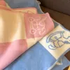 Toppdesigner filtar Nytt baby lämplig för 3-6 år gammal 140/100 cm lyxbrev H häst kashmir mjuk ponny mönster ull filt dekorativa stickade filtar
