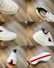 Mode Hommes Casual Chaussures Fond Épais Baskets De Course Italie Originaux Bande Élastique Bas Hauts Blanc Noir Badge En Cuir Designer Athlétique