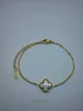 2024 Luxus-VAN-Klee-Designer-Armband, Perlenblatt, einzelne Blume, doppelseitig, vier Graslichter, einfacher und hochwertiger weiblicher Ornament-Stil mit Box
