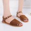 Sandalen Damesschoenen 2024 Mode Enkelbandje Zomer Casual Platte Open Teen Klinknagel Effen Outdoor Strand Grote Maat