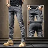 2023 primavera e outono moda tendência bordado elástico pernas pequenas masculino casual fino confortável jeans de alta qualidade 2838 240104
