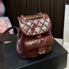 Mini mochila con estilo para mujer, bolso de lujo acolchado de cuero con solapa clásica, bolso de hombro con herrajes dorados, billetera de diseñador, monedero, tarjetero, maleta, 18CM