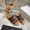 Designer de luxe Sandal Slippers Summer Womans Top Quality Leather 2024 Nouvelles chaussures de diapositives fille Fashion Flat Gladiator Black Brown Mule Outdoors Beach Lady Sliders
