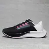 Scarpe da corsa di design Sneakers Casual Uomo Donna Chaussures Scarpe sportive Runner Classiche Nero Bianco