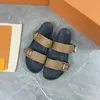 Designer Brand Men tofflor Kontrollera tryck äkta läder flip flops lyxiga kvinnor plattform tofflor sandal mulor lägenheter läder hasp strandrutschbana