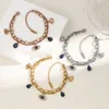 Accesorios clásicos de joyería Van Incoloro Nuevos japoneses y coreanos Pulsera de oro de 18 quilates Estilo Ins versátil para mujer Ropa de mano de moda personalizada Anti alérgico