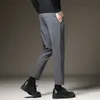 uoussyuブランドの服冬フリースウォームスーツパンツ男性弾性ウエスト厚い作品フォーマンズボンのズボンのズボンプラスサイズ40 240106