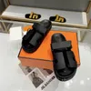 Platta tofflor designer glider kvinnor män sandaler läder flip flops duk glida fuzzy plysch toffel mode strand kvinnor tofflor sommar sandal skor