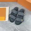 Designer Brand Men tofflor Kontrollera tryck äkta läder flip flops lyxiga kvinnor plattform tofflor sandal mulor lägenheter läder hasp strandrutschbana