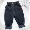 Garçons vêtements Denim pantalon décontracté couleur unie polaire thermique pantalon surdimensionné enfant en bas âge enfants hiver 36 m bébé garçon coton jean 240106