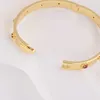 Bangła w złotym Dubai Bransolet z 8-Petal Flower Italian Charm Bransoletę Kobiet Vintage Bracelets na imprezę ślubu