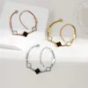 Accesorios clásicos de joyería Van Incoloro Nuevos japoneses y coreanos Pulsera de oro de 18 quilates Estilo Ins versátil para mujer Ropa de mano de moda personalizada Anti alérgico