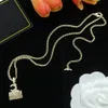 Collier de haute qualité Designer pour femme Or 18 carats Argent Marque de luxe Bijoux Titane Acier Lettre Collier Pendentif Collier Chaîne pour les amoureux Cadeau de fête de mariage