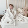 Coperta invernale per neonati per neonati Ricamo Swaddle Passeggino Coperte da tiro per neonati Set di biancheria da letto in pile Accessori 240106