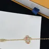 مع Box Designer Classic Bracelet 18K Gold Gold Plated Wild and Girls Charm Bracelets Valentine Nead Mother's Noveling Never Never Fade