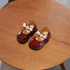 Primeros caminantes, zapatos de cuero con perlas a la moda para niños, zapatos planos informales antideslizantes para fiesta de princesa para niñas y bebés