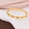 Bangła w złotym Dubai Bransolet z 8-Petal Flower Italian Charm Bransoletę Kobiet Vintage Bracelets na imprezę ślubu