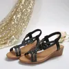 Klädskor romerska sandaler sommar regional stil kristall kvinnors elastiska rem lätta damer casual kilar sandalier