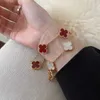 Classic Van Jewelry Akcesoria v Gold Four Leaf Grass Five Flower Bransoletka Naturalna biała fritillaria CNC Craftsmanship Fine Red Jade Hossing