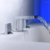 Banyo Lavabo muslukları lüks altın pirinç musluk üst kaliteli üç delik iki kolu havza karıştırıcı soğuk su şelale musluk