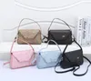 Designväska läder handväska kvinnor och mäns lyxiga midja väska crossbody handväska fashionabla axelväska klassisk logotyp randig bagand populärt plånbok crossbody väska