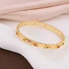 Bangła w złotym Dubai Bransolet z 8-Petal Flower Italian Charm Bransoletę Kobiet Vintage Bracelets na imprezę ślubu