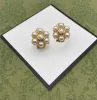 Nuovi orecchini per fascino perle di fiori donne stalloni di design floreale a doppia lettera pericolosa con box gabine 6504359