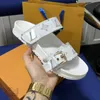 Luxe merken sandalen zomer lederen muilezels lichte pantoffels dames strand gesp designer klassieke glijbaan casual outdoor