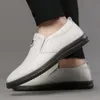 Sneakers dal design casual fatte a mano Scarpe comode in pelle Mocassini da uomo Vendita calda Mocassini Scarpe da guida uomo